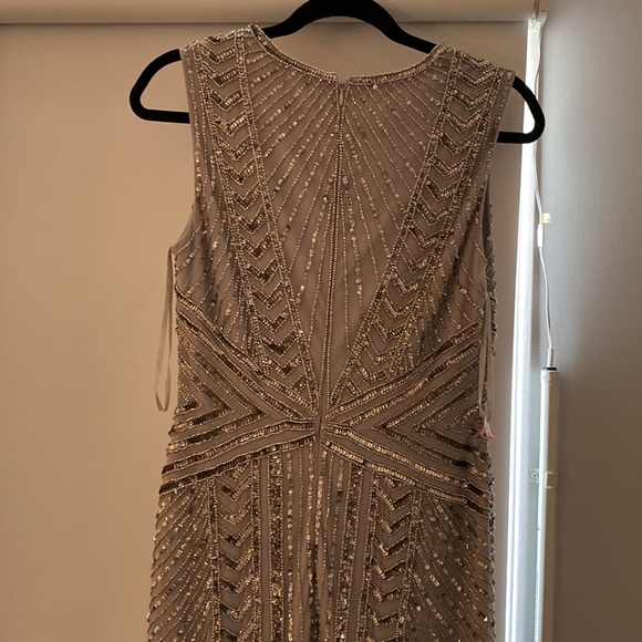 Evening Elegant long dress  Très chic design Grey sequence with a flair bottom . - Picture 5 of 17